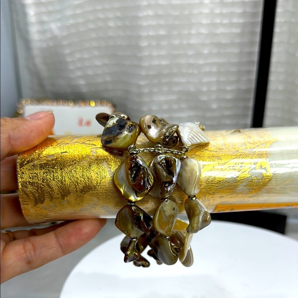 (Z4) Shiny shell bracelet for women, vintage jewelry, pearly white and brown